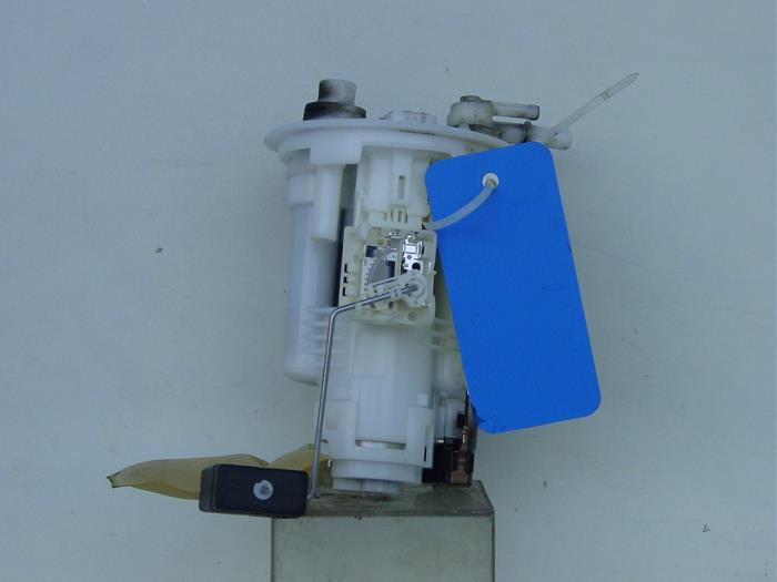 Benzinepomp van een Suzuki Alto (GF) 1.0 12V 2012