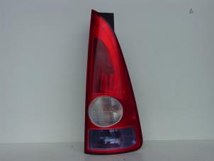 Gebruikte Achterlicht rechts Renault Espace (JK) 2.2 dCi 150 16V Grand Espace Prijs op aanvraag aangeboden door Gebr Opdam B.V.