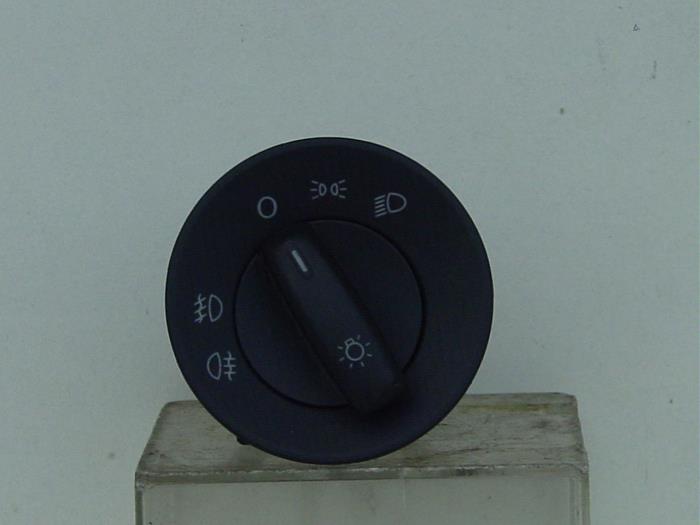 Licht Schakelaar van een Skoda Octavia Combi (1Z5) 1.4 TSI 16V 2009