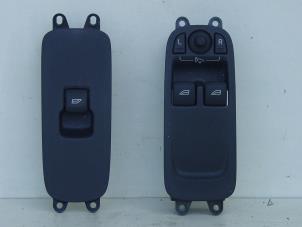 Gebruikte Combischakelaar ramen Volvo C30 (EK/MK) 1.6 D2 16V Prijs € 34,00 Margeregeling aangeboden door Gebr Opdam B.V.