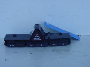 Gebruikte Schakelaar Opel Corsa D 1.2 16V Prijs op aanvraag aangeboden door Gebr Opdam B.V.