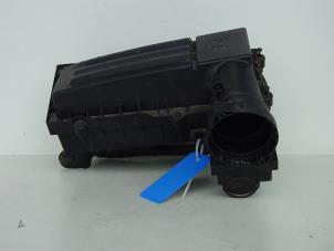 Gebruikte Luchtfilterhuis Volkswagen Passat Variant (3C5) 2.0 TDI 140 Prijs € 34,00 Margeregeling aangeboden door Gebr Opdam B.V.