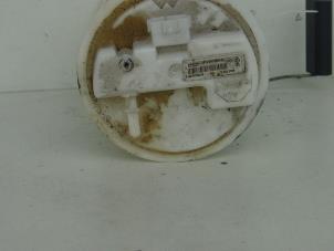 Gebruikte Benzinepomp Renault Twingo II (CN) 1.2 16V Prijs € 26,00 Margeregeling aangeboden door Gebr Opdam B.V.