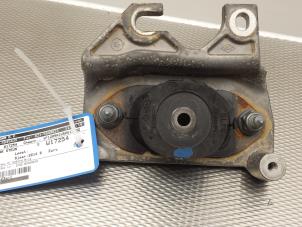 Gebruikte Versnellingsbak Steun Renault Captur (2R) 0.9 Energy TCE 12V Prijs op aanvraag aangeboden door Gebr Opdam B.V.