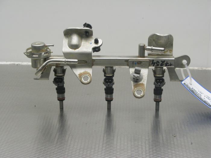 Gebruikte Injector brug Renault Captur I (2R) 0.9 Energy TCE 12V Prijs € 106,00 Margeregeling aangeboden door Gebr Opdam B.V.