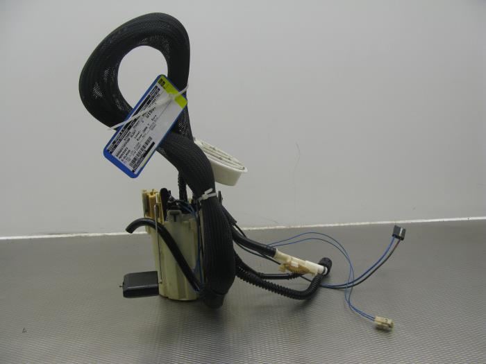 Gebruikte Tank element Pomp Mercedes E (W211) 2.2 E-200 CDI 16V Prijs € 50,00 Margeregeling aangeboden door Gebr Opdam B.V.