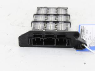 Gebruikte Element Kachelverwarming Opel Corsa D 1.4 16V Twinport Prijs € 42,00 Margeregeling aangeboden door Gebr Opdam B.V.