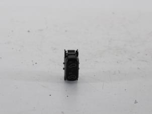 Gebruikte Schakelaar Mercedes C Combi (S202) 2.2 C-220 CDI 16V Prijs op aanvraag aangeboden door Gebr Opdam B.V.