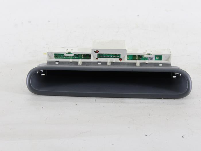 Gebruikte Display Interieur Renault Twingo (C06) 1.2 Prijs € 25,00 Margeregeling aangeboden door Gebr Opdam B.V.