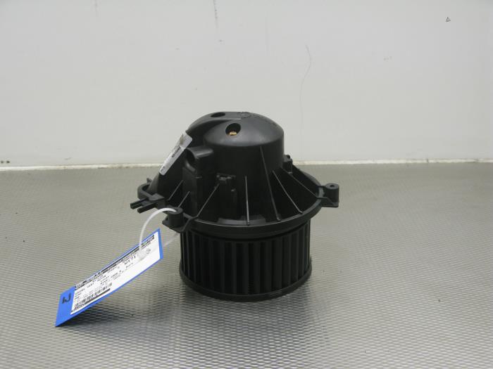 Kachel Ventilatiemotor van een MINI Mini One/Cooper (R50) 1.6 16V Cooper 2006