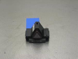 Gebruikte Schakelaar Opel Corsa D 1.3 CDTi 16V ecoFLEX Prijs op aanvraag aangeboden door Gebr Opdam B.V.