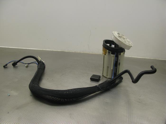 Gebruikte Tank element Pomp Mercedes E (W211) 2.2 E-200 CDI 16V Prijs op aanvraag aangeboden door Gebr Opdam B.V.
