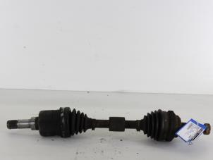 Gebruikte Aandrijfas links-voor Chrysler PT Cruiser 2.0 16V Prijs € 34,00 Margeregeling aangeboden door Gebr Opdam B.V.