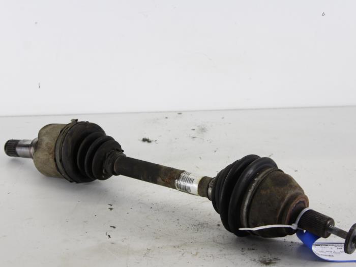 Gebruikte Aandrijfas links-voor Ford Focus 2 Wagon 1.6 TDCi 16V 110 Prijs € 34,00 Margeregeling aangeboden door Gebr Opdam B.V.