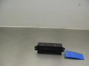 Gebruikte Display Interieur Opel Vivaro 1.9 DI Prijs op aanvraag aangeboden door Gebr Opdam B.V.