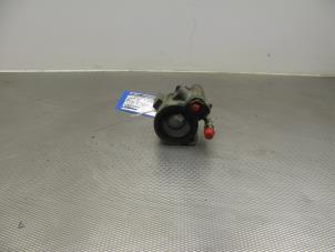 Gebruikte Pomp Servo Renault Scénic I (JA) 1.9 dCi Prijs op aanvraag aangeboden door Gebr Opdam B.V.