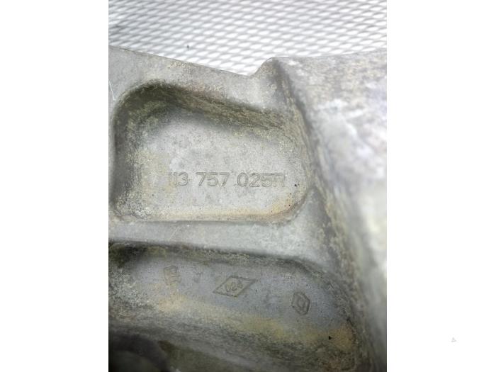 Gebruikte Motorrubber Renault Master III (MA/MB/MC/MD/MH/MF/MG/MH) 2.3 dCi 16V Prijs op aanvraag aangeboden door Gebr Opdam B.V.
