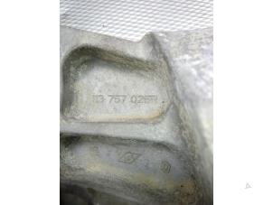 Gebruikte Motorsteun Renault Master III (MA/MB/MC/MD/MH/MF/MG/MH) 2.3 dCi 16V Prijs op aanvraag aangeboden door Gebr Opdam B.V.