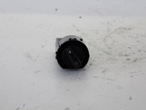 Gebruikte Licht Schakelaar Seat Ibiza II Facelift (6K1) 1.4 16V Prijs € 15,00 Margeregeling aangeboden door Gebr Opdam B.V.