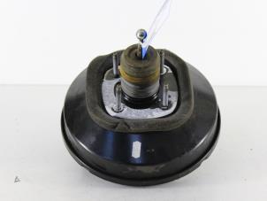 Gebruikte Rembekrachtiger Peugeot 207 SW (WE/WU) 1.4 16V Vti Prijs € 26,00 Margeregeling aangeboden door Gebr Opdam B.V.