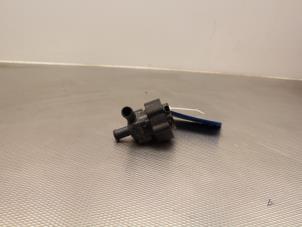 Gebruikte Waterpomp Renault Trafic New (FL) 2.5 dCi 16V 145 Prijs op aanvraag aangeboden door Gebr Opdam B.V.