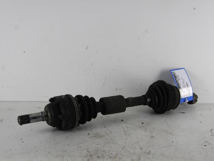 Gebruikte Aandrijfas links-voor Alfa Romeo 156 (932) 2.0 Twin Spark 16V Prijs € 34,00 Margeregeling aangeboden door Gebr Opdam B.V.