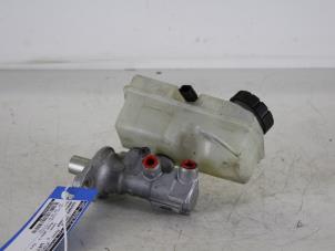 Gebruikte Hoofdremcilinder Renault Clio IV (5R) 0.9 Energy TCE 90 12V Prijs € 25,00 Margeregeling aangeboden door Gebr Opdam B.V.