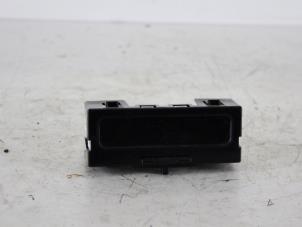 Gebruikte Display Interieur Renault Megane II Grandtour (KM) 1.6 16V Prijs € 34,00 Margeregeling aangeboden door Gebr Opdam B.V.