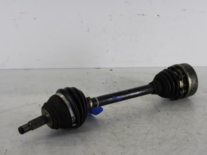Gebruikte Aandrijfas links-voor Volkswagen Golf III (1H1) 1.8 CL,GL Prijs € 21,00 Margeregeling aangeboden door Gebr Opdam B.V.