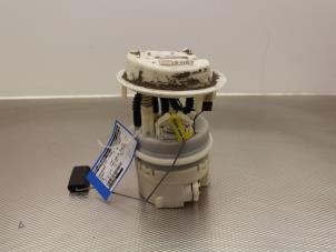 Gebruikte Benzinepomp Peugeot 206 SW (2E/K) 1.6 16V Prijs € 26,00 Margeregeling aangeboden door Gebr Opdam B.V.