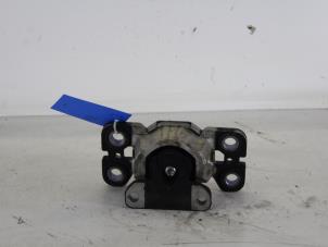 Gebruikte Versnellingsbak Steun Volvo V70 (BW) 2.5 T 20V Prijs op aanvraag aangeboden door Gebr Opdam B.V.