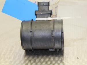 Gebruikte Luchthoeveelheidsmeter Opel Combo 1.3 CDTI 16V ecoFlex Prijs € 26,00 Margeregeling aangeboden door Gebr Opdam B.V.