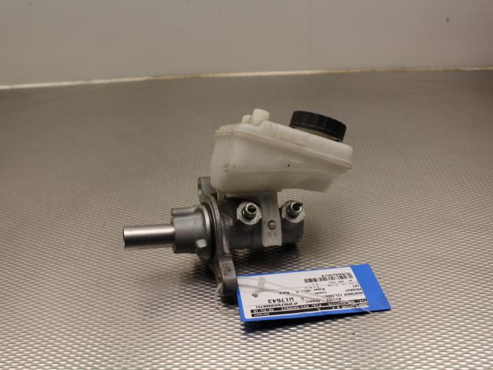 Gebruikte Hoofdremcilinder Peugeot 107 1.0 12V Prijs € 21,00 Margeregeling aangeboden door Gebr Opdam B.V.