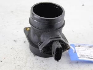 Gebruikte Luchtmassameter Alfa Romeo GT (937) 1.9 JTD 16V Multijet Prijs € 17,00 Margeregeling aangeboden door Gebr Opdam B.V.