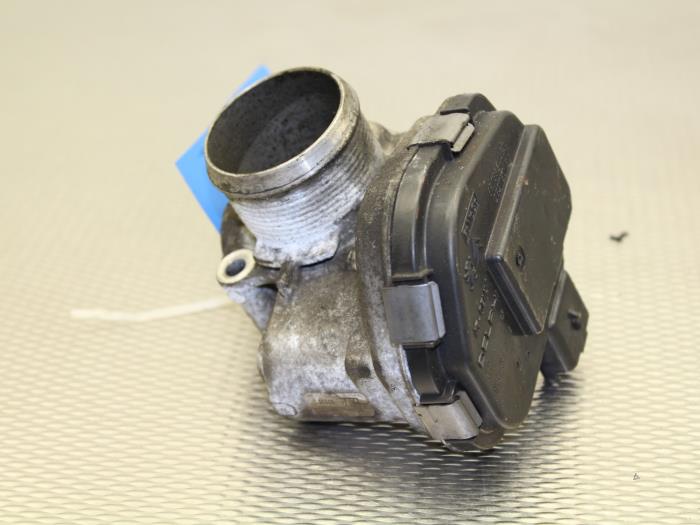 Gebruikte Gasklephuis Volvo C30 (EK/MK) 1.6 D2 16V Prijs € 42,00 Margeregeling aangeboden door Gebr Opdam B.V.