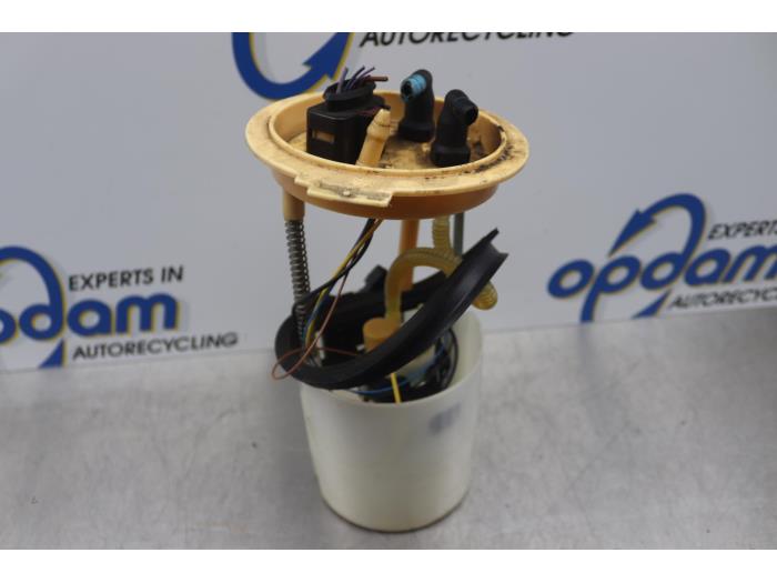 Gebruikte Tank element Pomp Volkswagen Golf VI (5K1) 2.0 TDI 16V Prijs € 42,00 Margeregeling aangeboden door Gebr Opdam B.V.