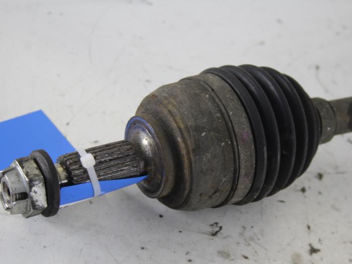 Gebruikte Aandrijfas links-voor Renault Clio III Estate/Grandtour (KR) 1.5 dCi FAP Prijs € 34,00 Margeregeling aangeboden door Gebr Opdam B.V.