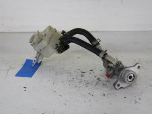 Gebruikte Hoofdremcilinder Nissan Almera Tino (V10M) 1.8 16V Prijs € 20,00 Margeregeling aangeboden door Gebr Opdam B.V.