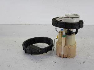 Gebruikte Benzinepomp Renault Clio II (BB/CB) 1.6 RN, RT Prijs € 21,00 Margeregeling aangeboden door Gebr Opdam B.V.