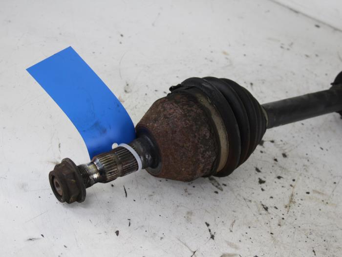 Gebruikte Aandrijfas links-voor Opel Astra H (L48) 1.7 CDTi 16V Prijs € 26,00 Margeregeling aangeboden door Gebr Opdam B.V.