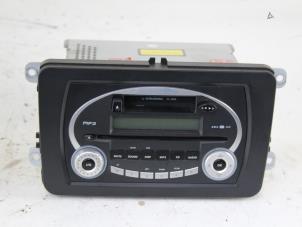 Gebruikte Radio Volkswagen Jetta III (1K2) 1.6 Prijs op aanvraag aangeboden door Gebr Opdam B.V.