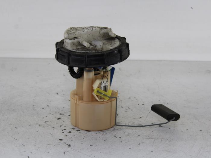 Gebruikte Benzinepomp Renault Clio II (BB/CB) 1.6 RN, RT Prijs € 20,00 Margeregeling aangeboden door Gebr Opdam B.V.