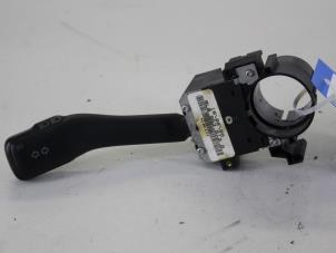 Gebruikte Knipperlicht Schakelaar Volkswagen Bora (1J2) 1.6 Prijs € 13,00 Margeregeling aangeboden door Gebr Opdam B.V.