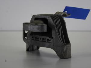 Gebruikte Motorrubber Opel Astra J (PC6/PD6/PE6/PF6) 1.6 16V Prijs € 26,00 Margeregeling aangeboden door Gebr Opdam B.V.