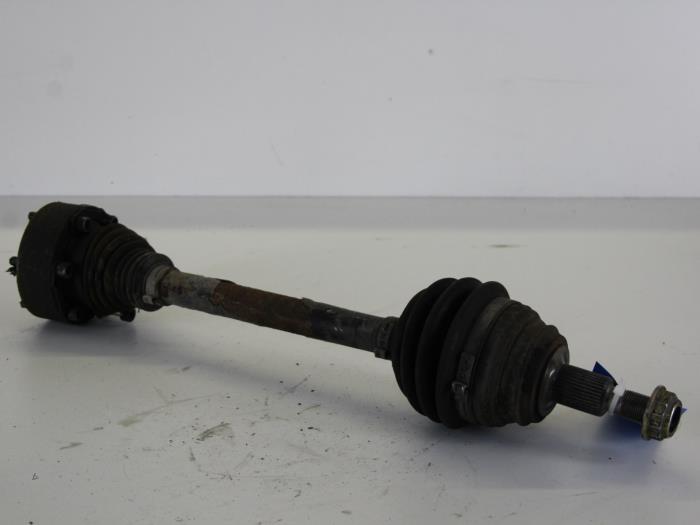 Gebruikte Aandrijfas links-voor Skoda Octavia Combi (1U5) 1.8 20V Turbo 4x4 Prijs € 42,00 Margeregeling aangeboden door Gebr Opdam B.V.