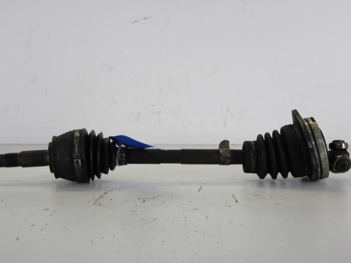 Gebruikte Aandrijfas links-voor Alfa Romeo 145 (930A) 1.4 Twin Spark 16V Prijs € 21,00 Margeregeling aangeboden door Gebr Opdam B.V.