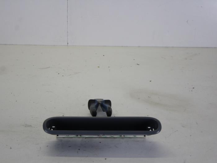 Gebruikte Display Interieur Renault Twingo (C06) 1.2 16V Prijs € 25,00 Margeregeling aangeboden door Gebr Opdam B.V.
