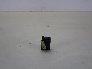 Gebruikte Kachelklep Motor Opel Vectra C 1.8 16V Prijs € 17,00 Margeregeling aangeboden door Gebr Opdam B.V.