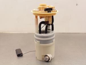 Gebruikte Benzinepomp Mitsubishi Colt (Z2/Z3) 1.3 16V Prijs € 38,00 Margeregeling aangeboden door Gebr Opdam B.V.