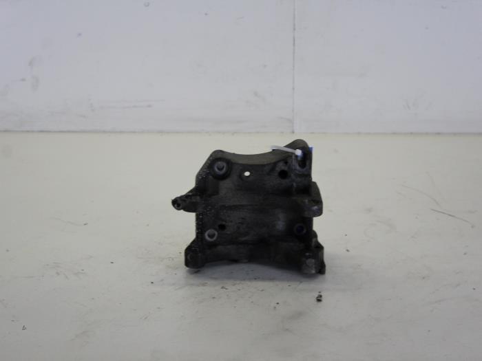 Gebruikte Dynamosteun onder Peugeot 307 Break (3E) 1.6 16V Prijs op aanvraag aangeboden door Gebr Opdam B.V.